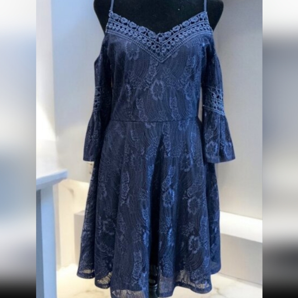 Elegant Navy Blue Off-Shoulder Lace Dress